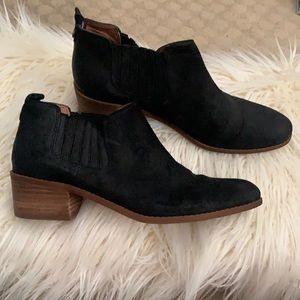 Tommy Hilfiger Black suede booties
